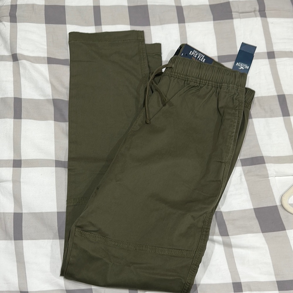 Hollister 90s slim green pants size S NWT